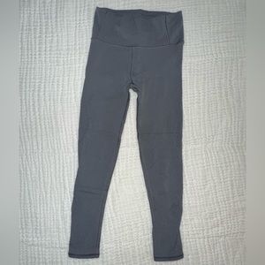 GRAY LULULEMON LEGGINGS WITHE LACE DETAIL
